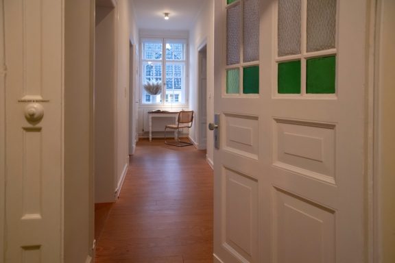 durch einen großzügigen Flur gelangen Sie in ihre wunderschöne Ferienwohnung